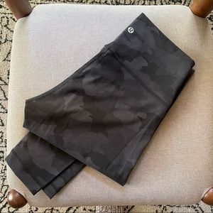 Lululemon NWOT size 8 tall highrise